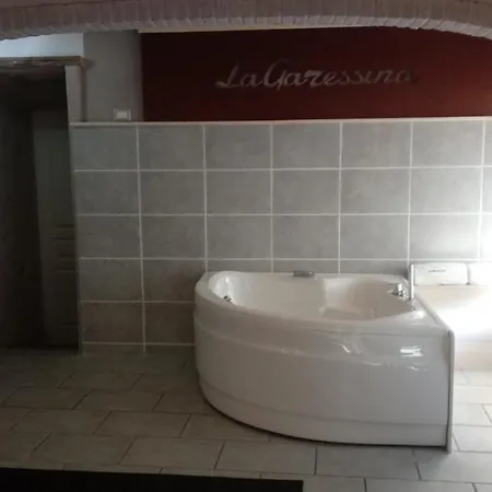 Lagaressina Anna - Jacuzzi & *